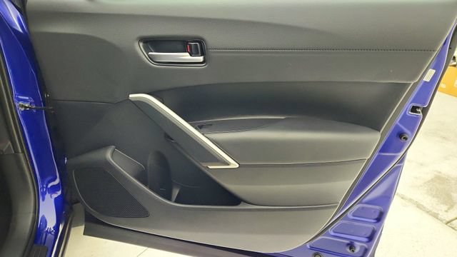 Used 2025 Toyota Corolla Cross XLE w/ Convenience Package FWD image 25