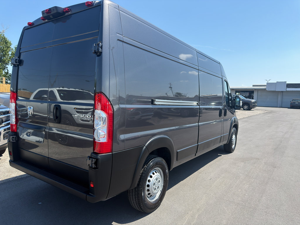 Used 2024 RAM ProMaster 2500 w/ Convenience Group FWD image 4