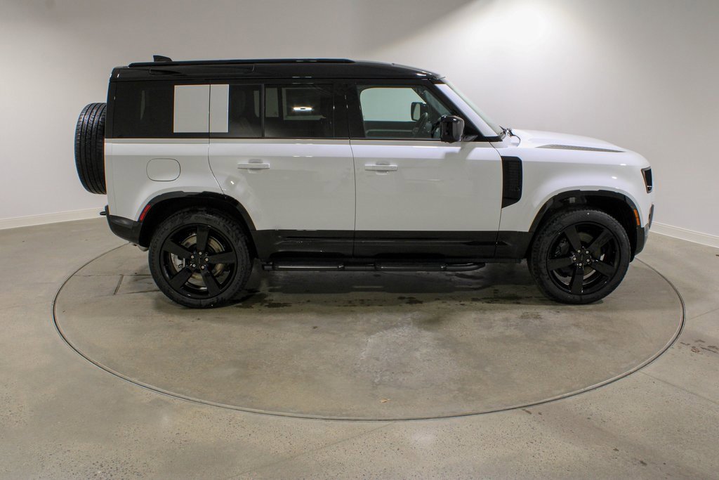 New 2026 Land Rover Defender 110 X-Dynamic SE image 6