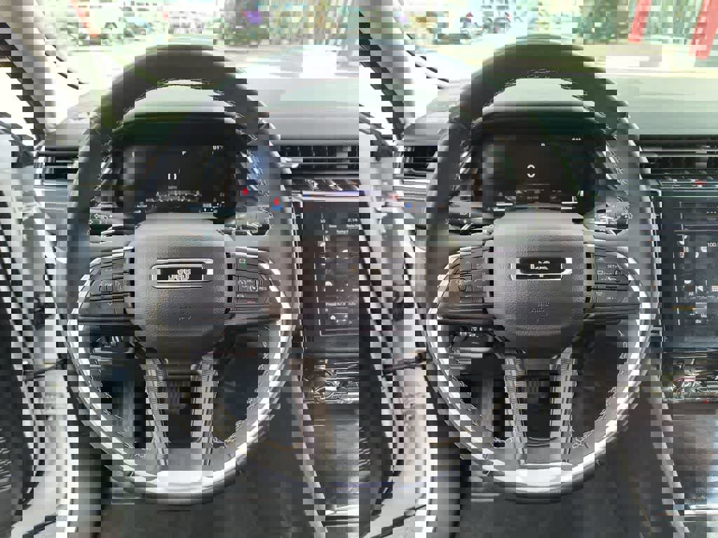 Used 2023 Jeep Grand Cherokee Laredo image 14