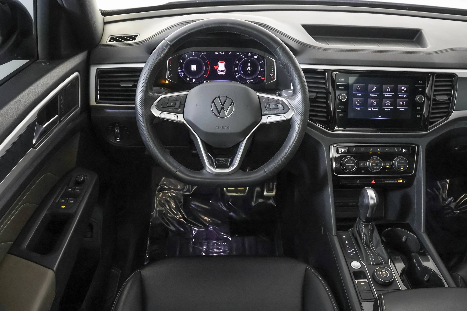Used 2023 Volkswagen Atlas Cross Sport SEL R-Line AWD/4WD image 39