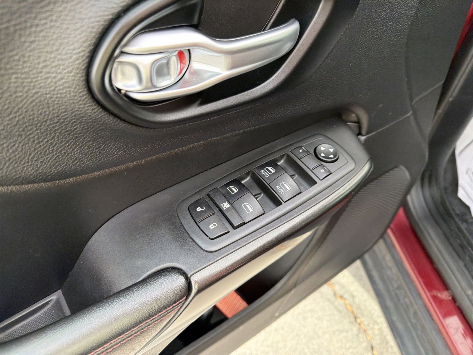 Used 2021 Jeep Cherokee Trailhawk w/ Comfort/Convenience Group image 20