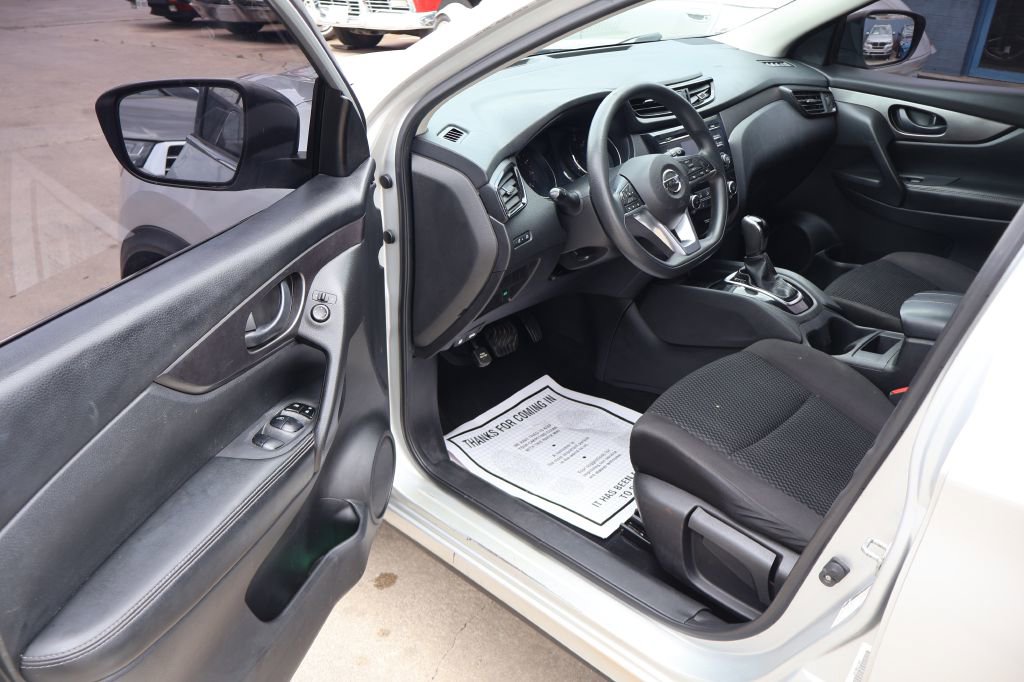 Used 2017 Nissan Rogue Sport S w/ S Appearance Package image 16