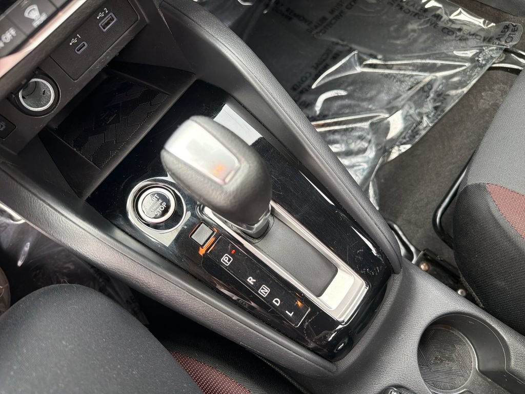 Used 2025 Nissan Versa SR FWD image 30