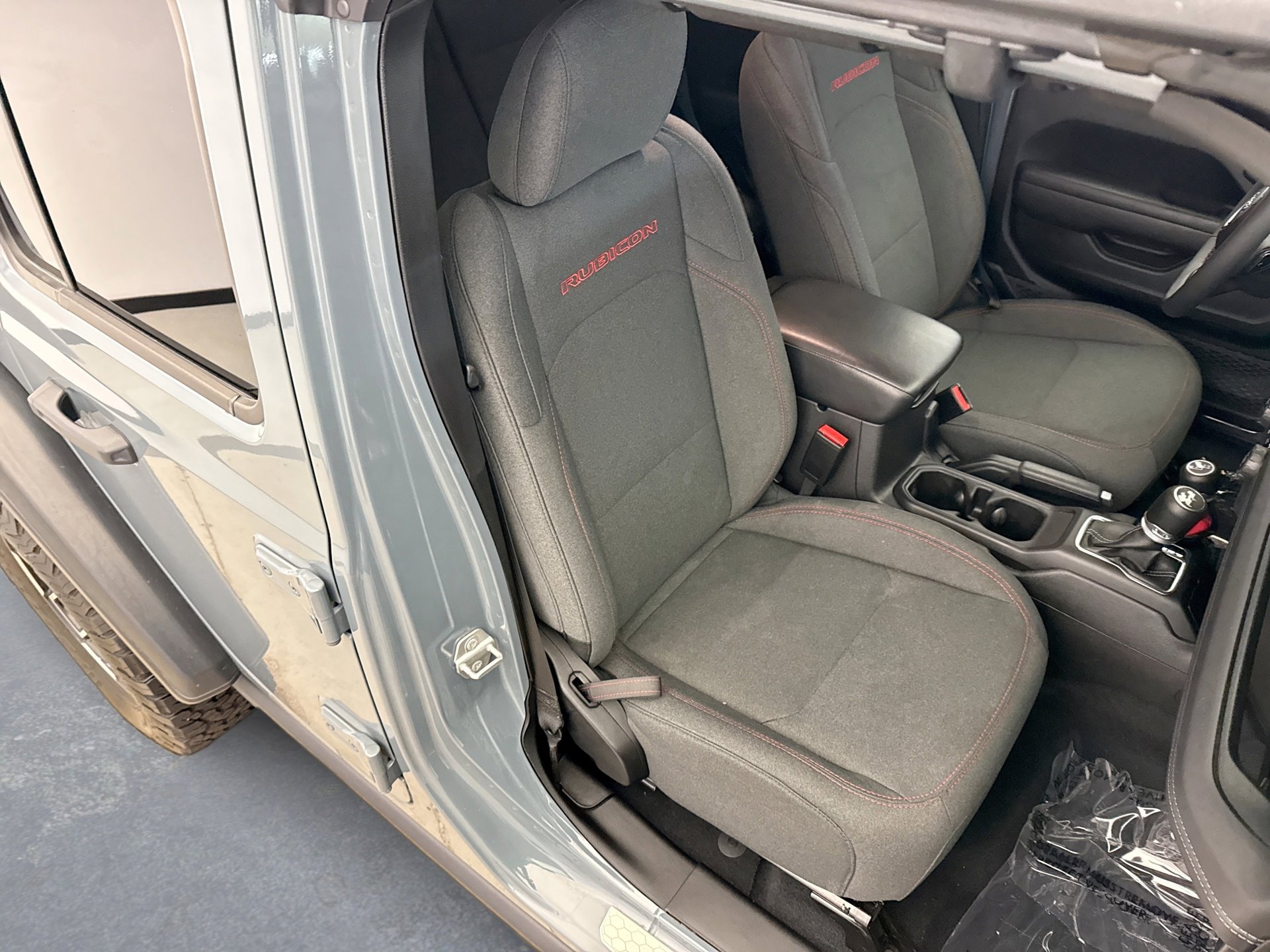 Used 2024 Jeep Wrangler Rubicon w/ Technology Group image 16