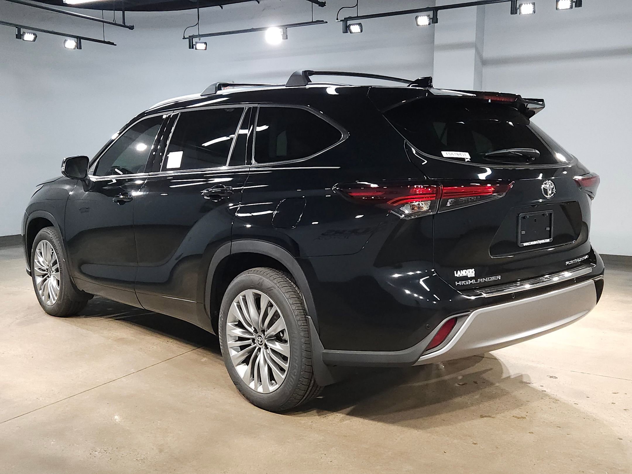 New 2026 Toyota Highlander Platinum AWD/4WD image 5