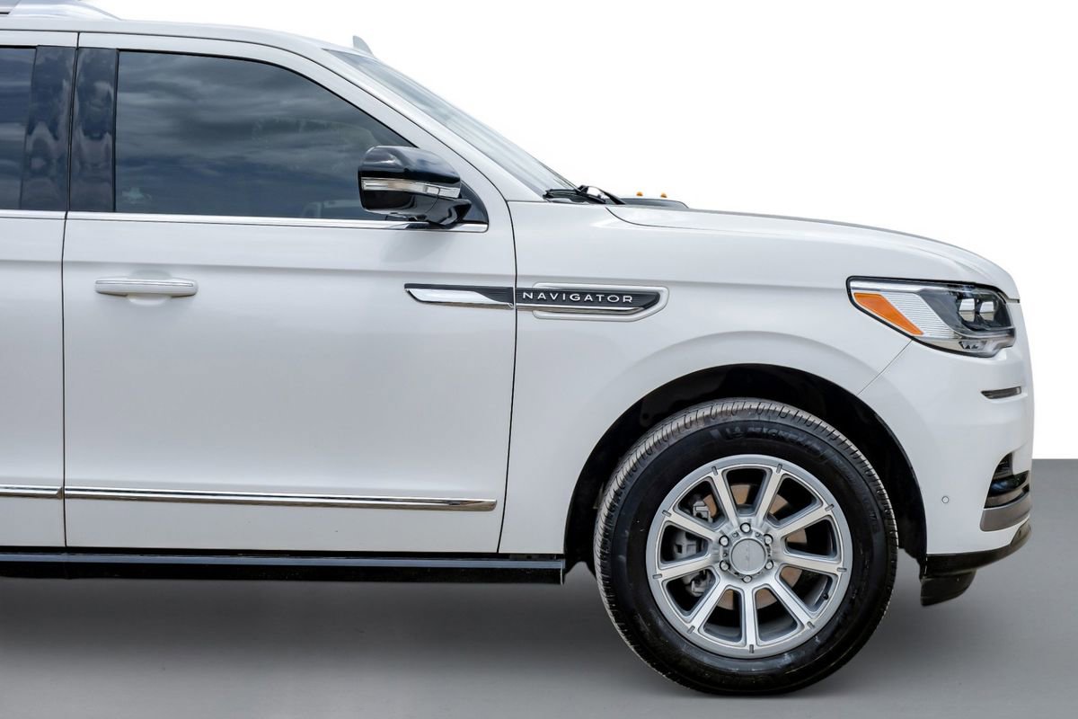 Used 2022 Lincoln Navigator L Reserve AWD/4WD image 7