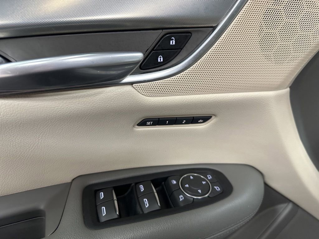 Used 2017 Cadillac XT5 Luxury w/ Driver Awareness Package image 18