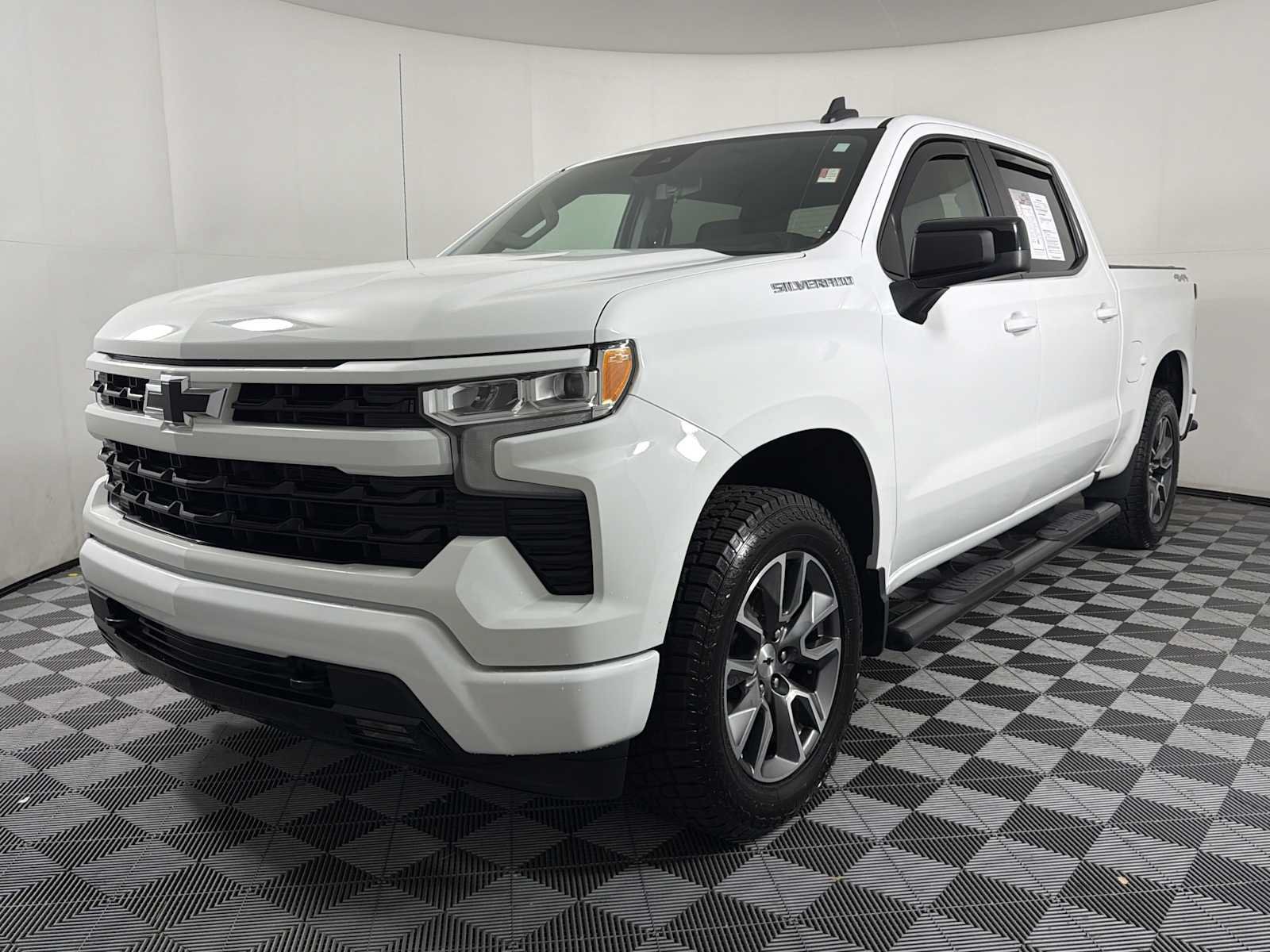 Used 2022 Chevrolet Silverado 1500 RST AWD/4WD image 3
