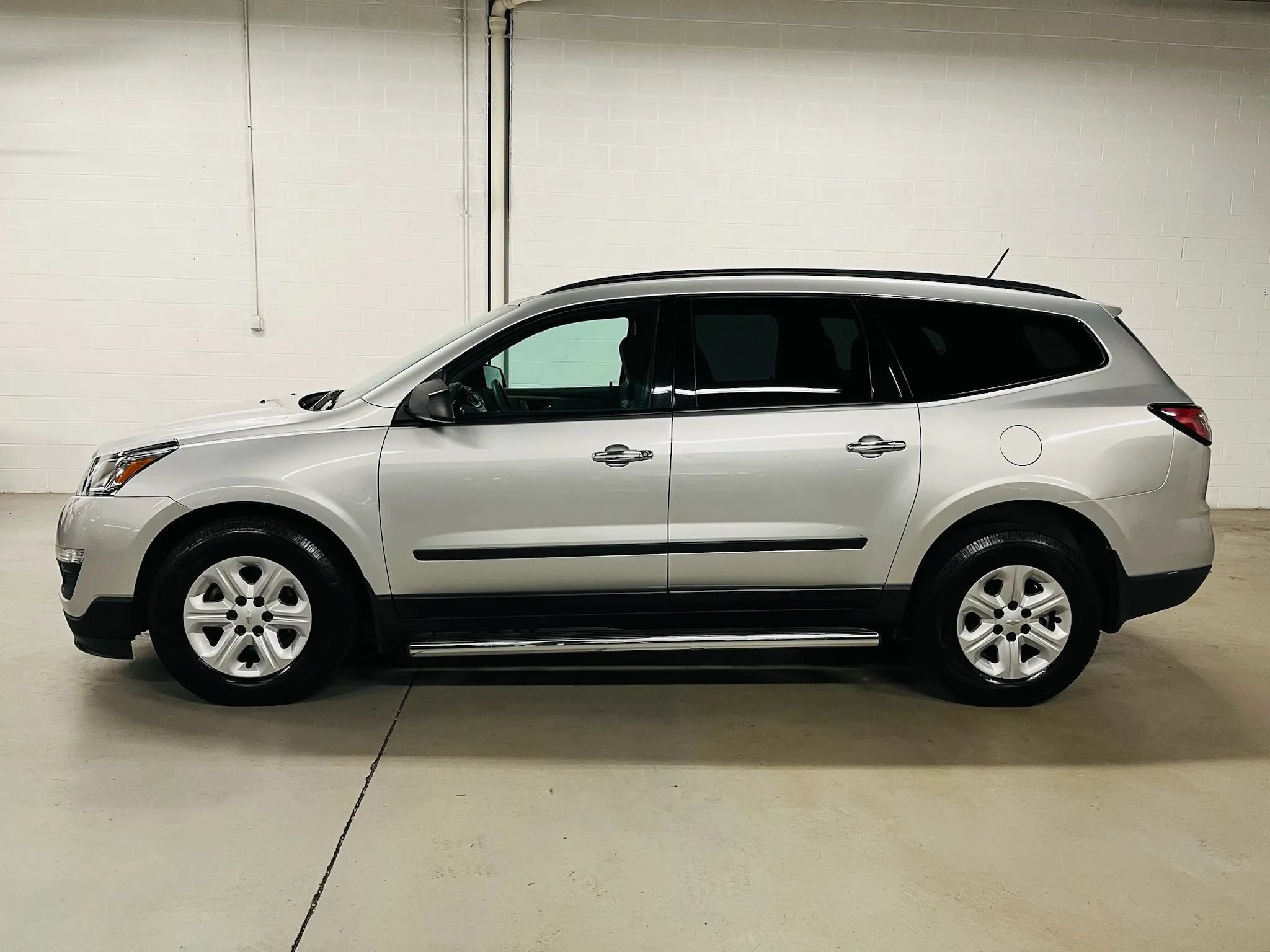 Used 2014 Chevrolet Traverse LS FWD image 5