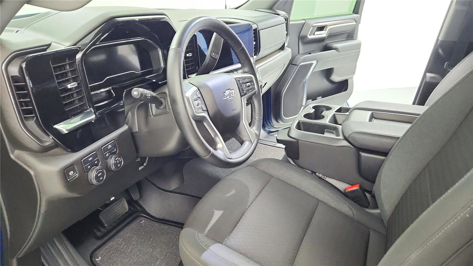 Used 2024 Chevrolet Silverado 1500 RST w/ Protection Package AWD/4WD image 9