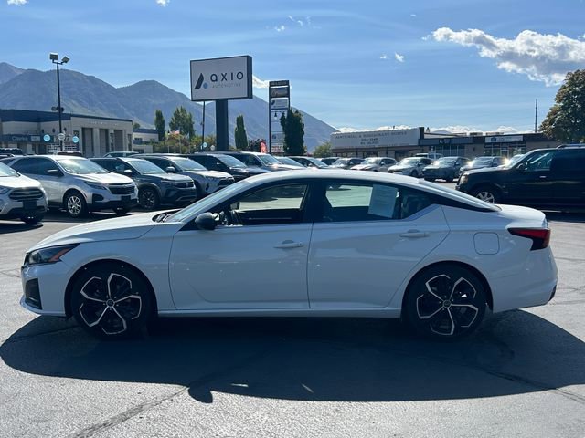 Used 2023 Nissan Altima 2.5 SR FWD image 8