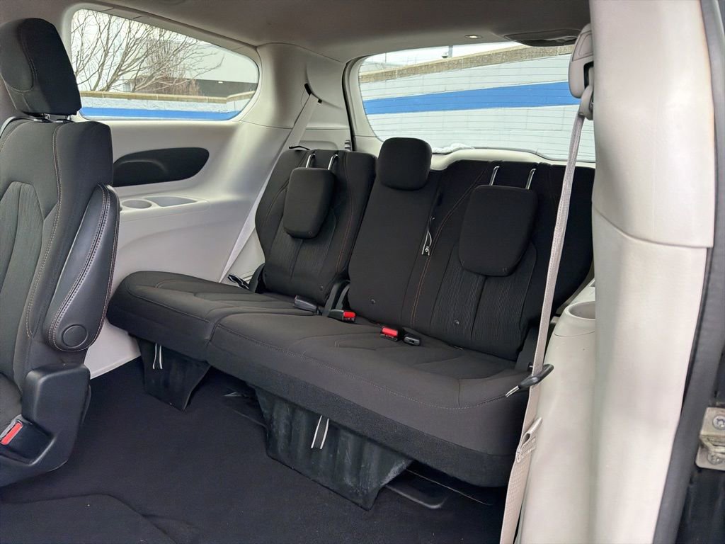 Used 2017 Chrysler Pacifica Touring image 21