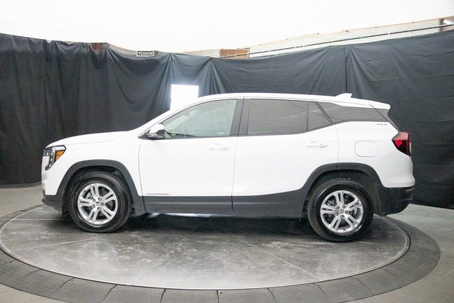 Used 2024 GMC Terrain SLE image 9