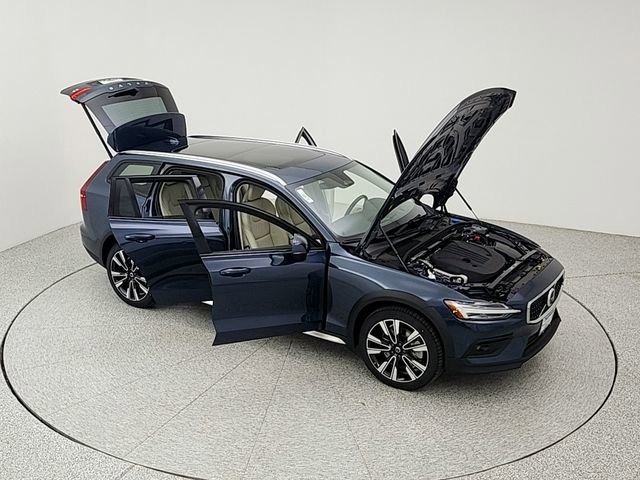 New 2026 Volvo V60 B5 Cross Country Ultra w/ Climate Package image 39