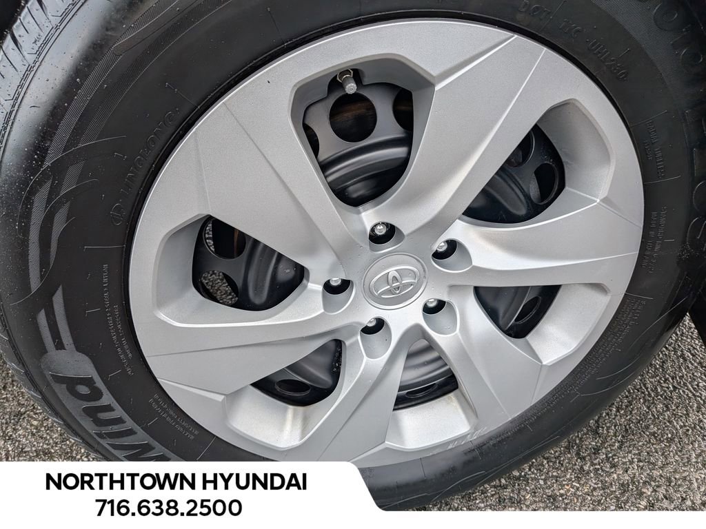 Used 2021 Toyota RAV4 LE AWD/4WD image 41