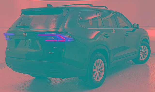 Used 2024 Toyota Grand Highlander XLE image 3