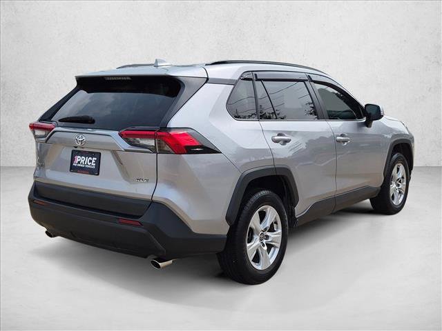 Used 2021 Toyota RAV4 XLE w/ Convenience Package FWD image 4