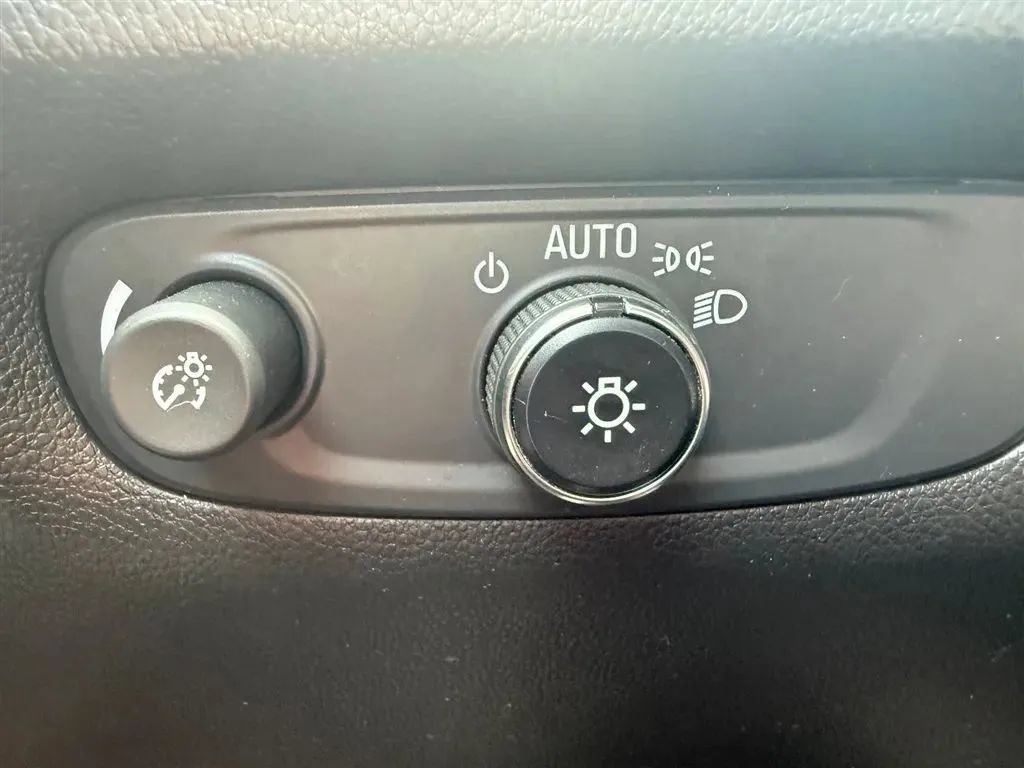 Used 2020 Chevrolet Traverse LS AWD/4WD image 21