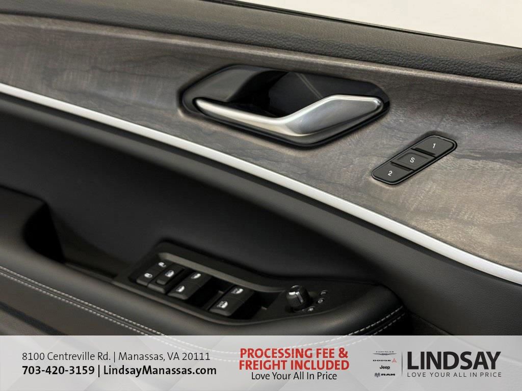 New 2025 Jeep Grand Cherokee Limited w/ Luxury Tech Group II image 33