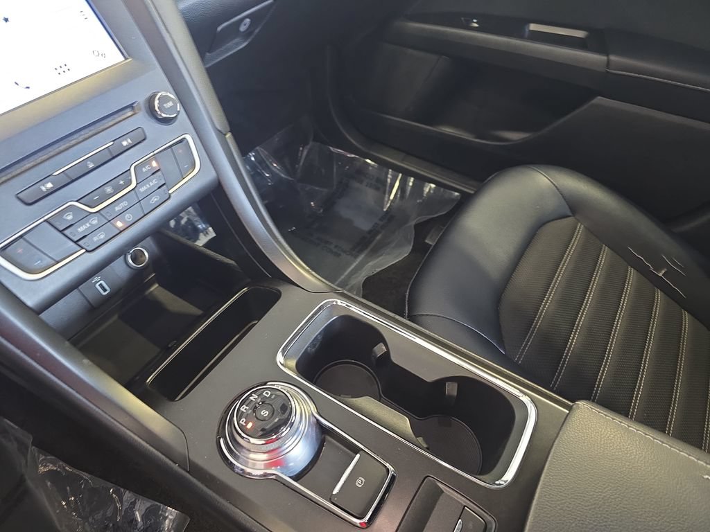 Used 2018 Ford Fusion SE w/ Equipment Group 201A FWD image 24