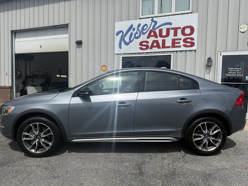 Used 2017 Volvo S60 T5 Cross Country Platinum w/ Climate Package AWD/4WD image 11