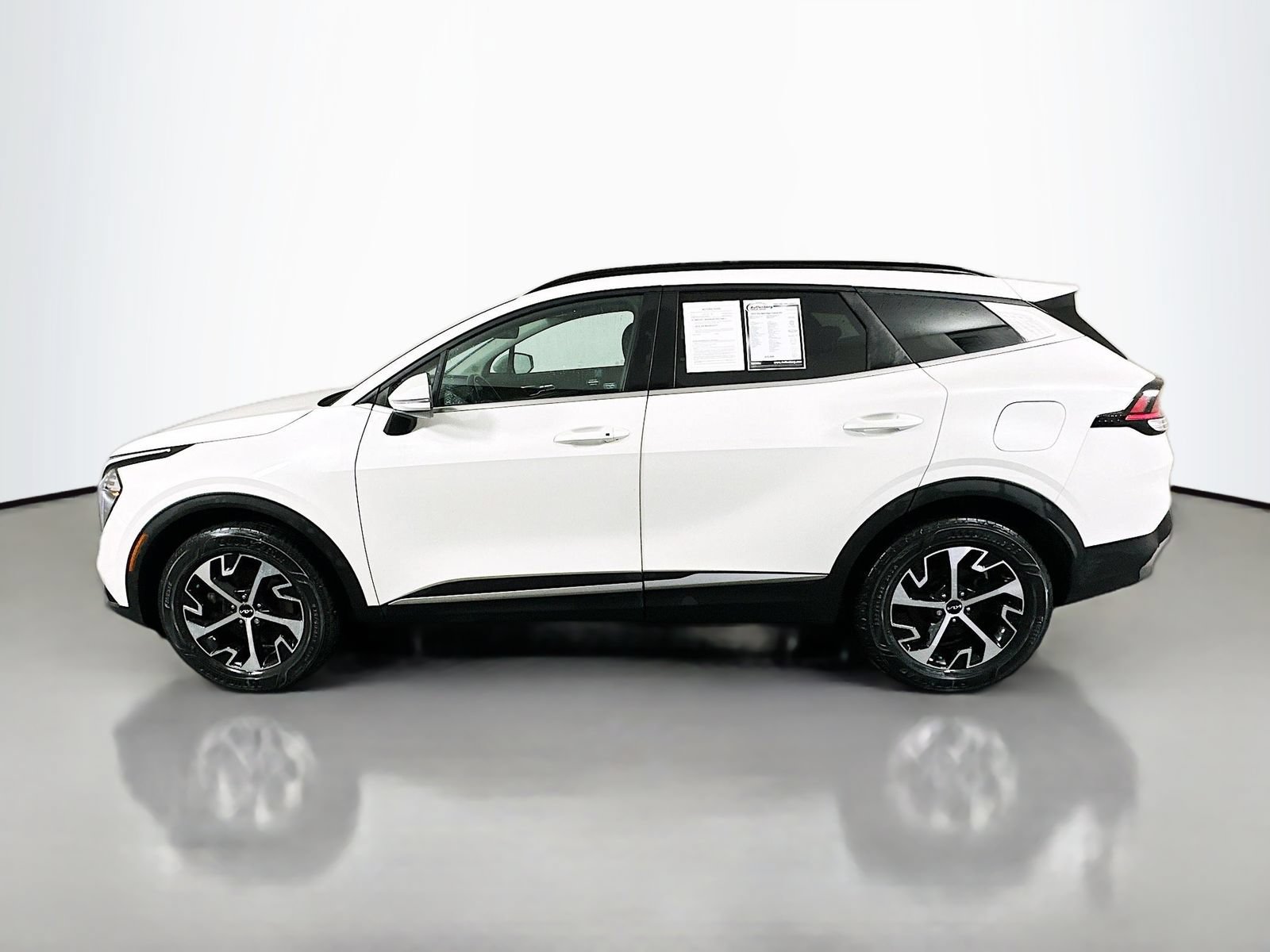 Used 2023 Kia Sportage EX w/ EX Premium Package AWD/4WD image 4