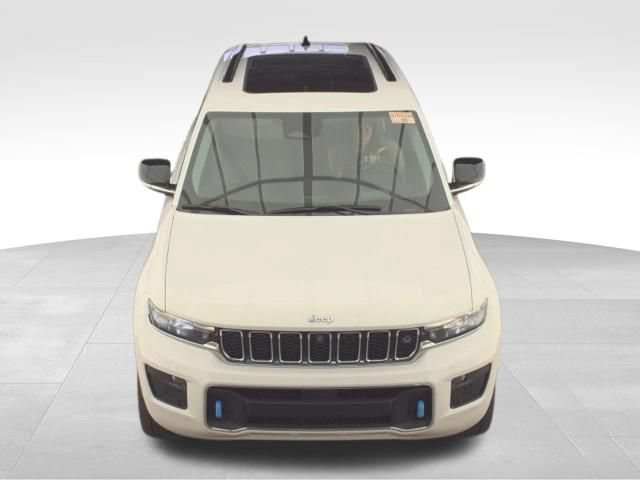 Used 2022 Jeep Grand Cherokee Overland w/ Advanced Protech Group III AWD/4WD image 2