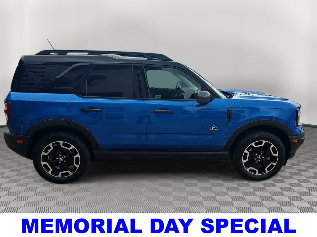 Used 2022 Ford Bronco Sport Outer Banks w/ Tech Package AWD/4WD image 2