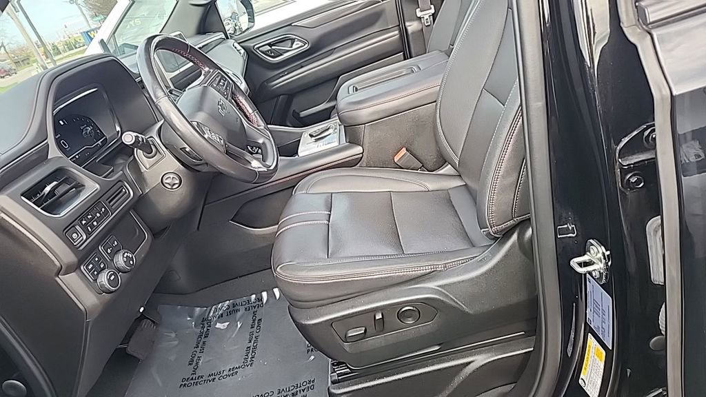 Used 2022 Chevrolet Suburban RST w/ Luxury Package AWD/4WD image 7