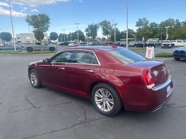 Used 2016 Chrysler 300 C RWD image 4