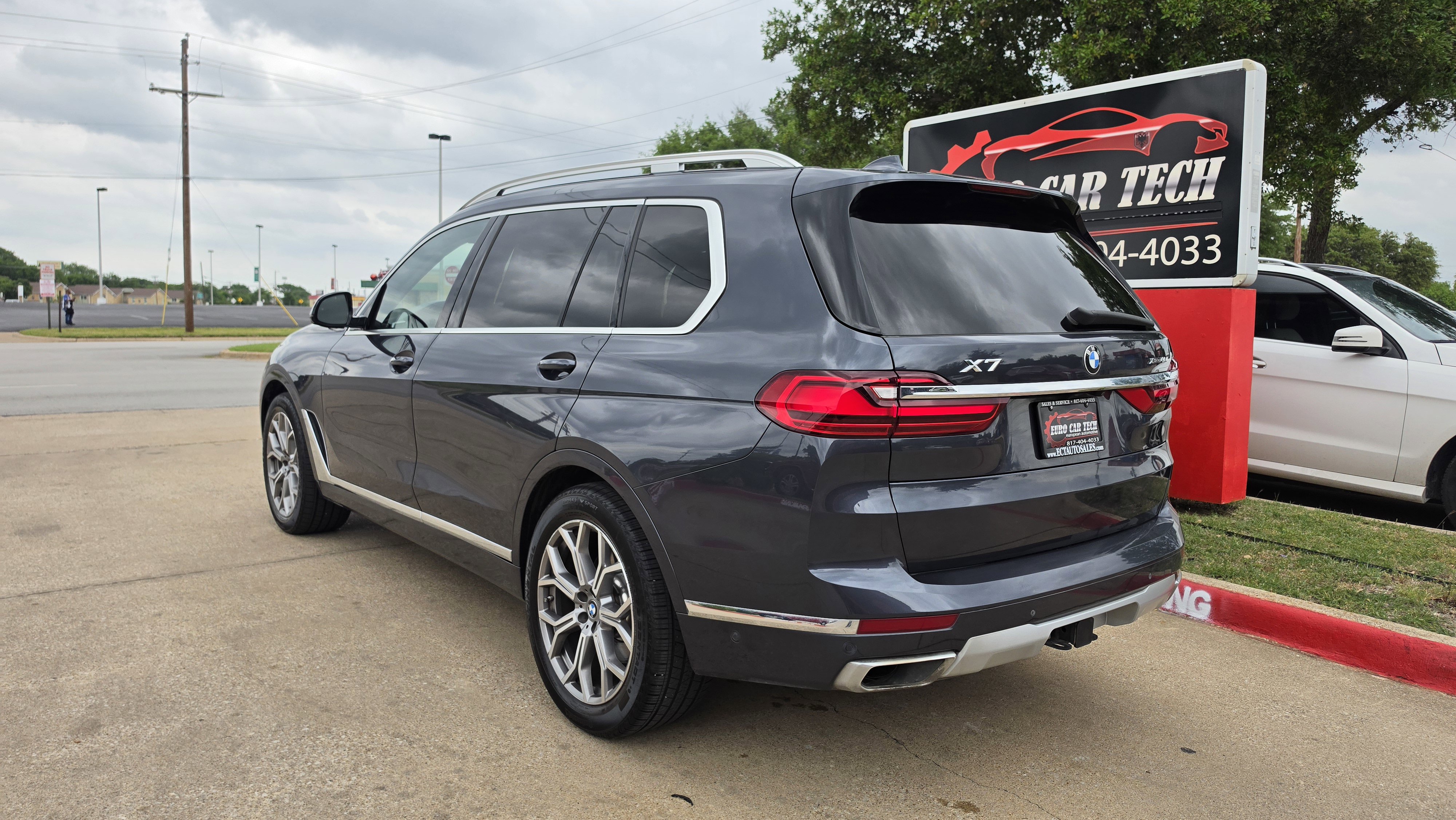 Used 2022 BMW X7 xDrive40i w/ Premium Package image 3