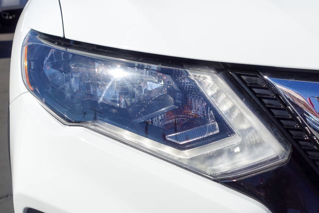 Used 2017 Nissan Rogue SV image 5