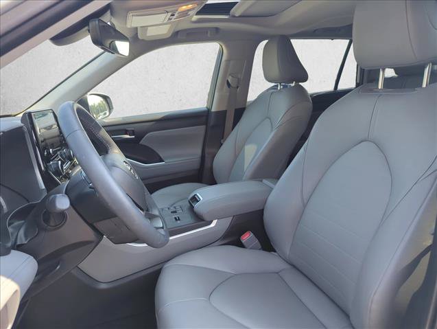 Certified 2025 Toyota Highlander XLE FWD image 21