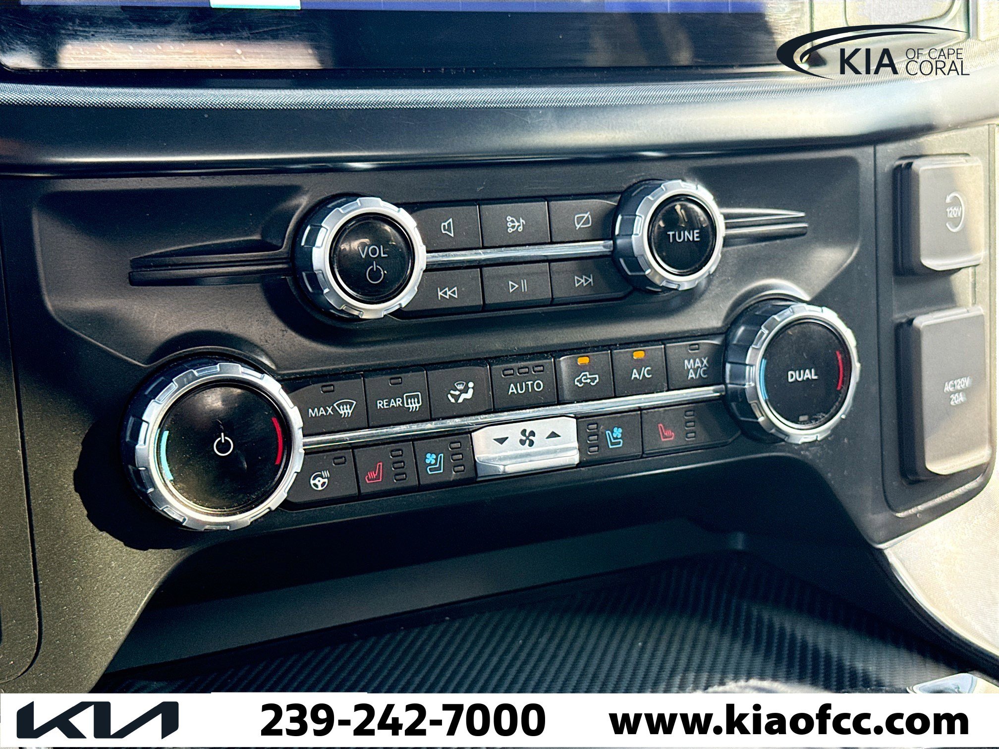 Used 2022 Ford F150 Limited image 32