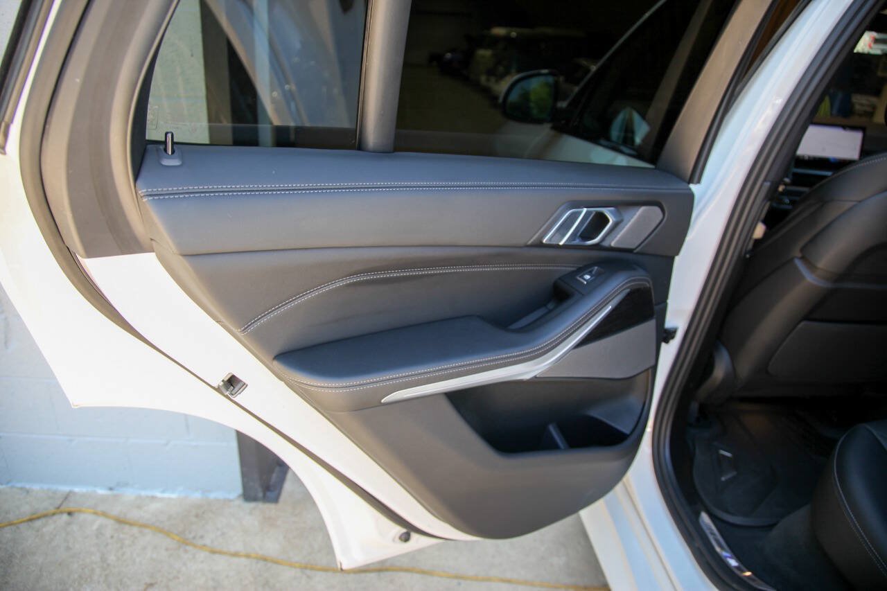 Used 2024 BMW X5 sDrive40i w/ M Sport Package RWD image 58
