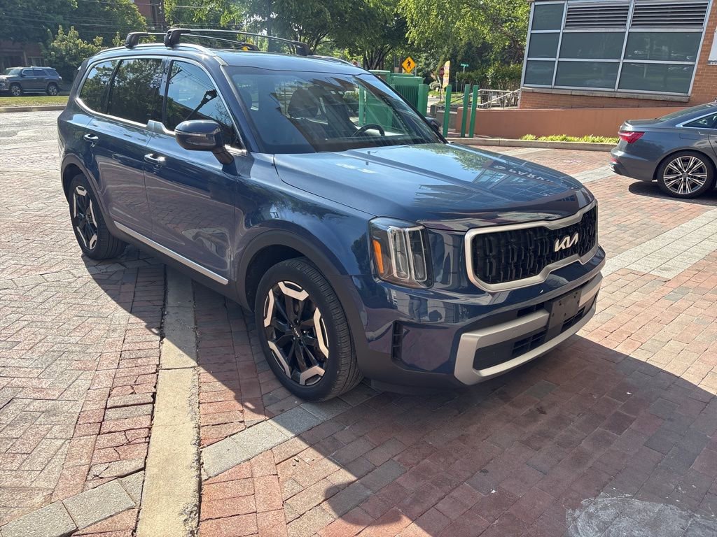 Certified 2023 Kia Telluride EX w/ EX Captain's Chair Package FWD image 1
