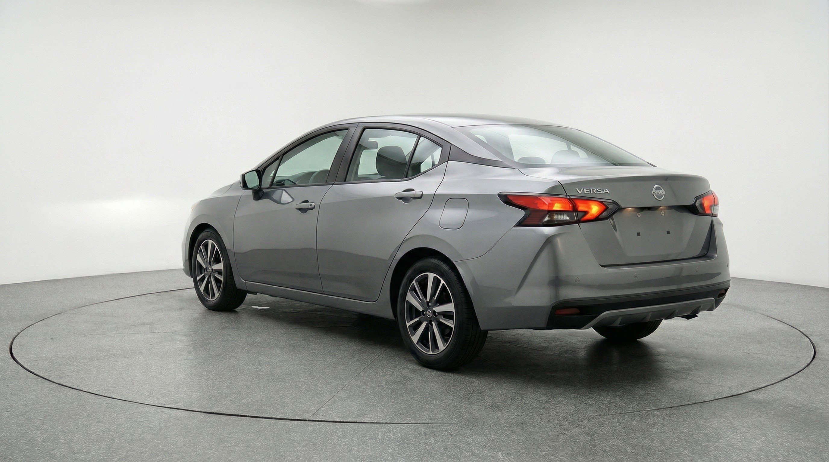 Used 2025 Nissan Versa SV image 6