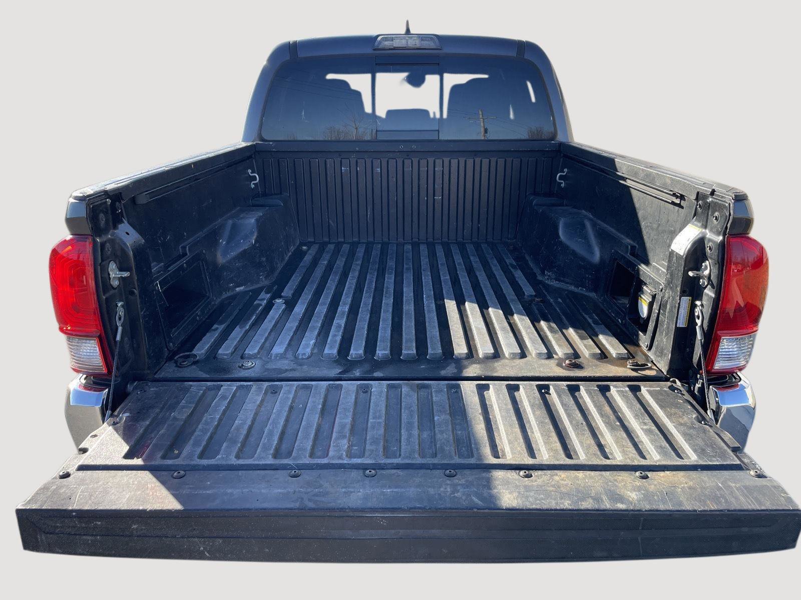 Used 2018 Toyota Tacoma TRD Off-Road RWD image 25