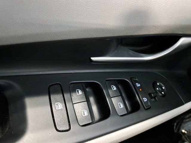 Used 2025 Hyundai Elantra Limited FWD image 21