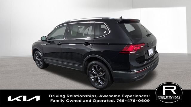 Used 2023 Volkswagen Tiguan SE w/ Panoramic Sunroof Package image 9