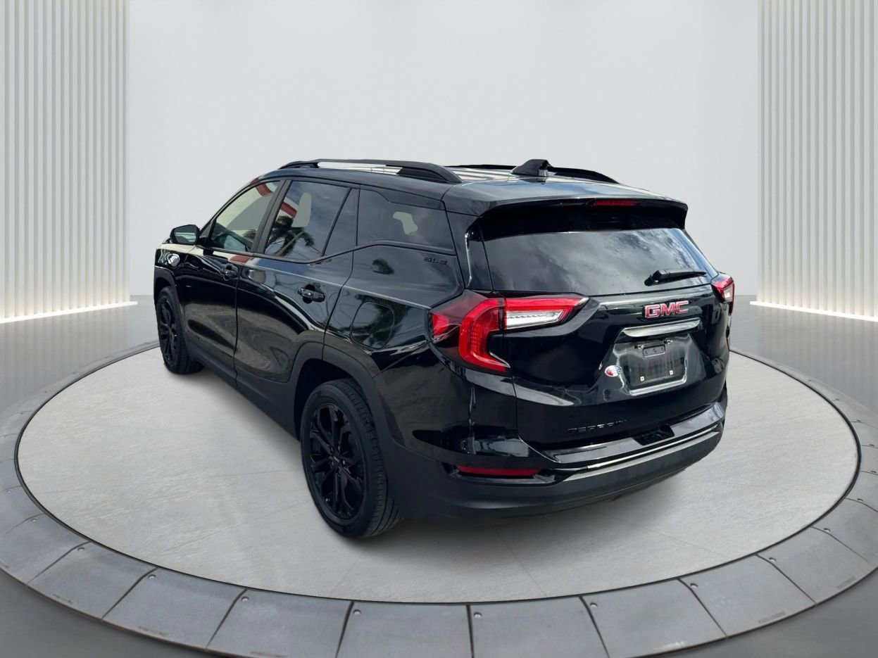 Used 2022 GMC Terrain SLE w/ Elevation Edition image 8