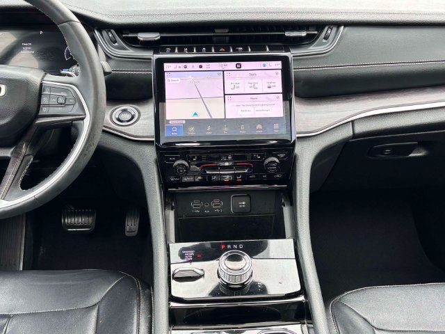 Used 2023 Jeep Grand Cherokee L Limited AWD/4WD image 32