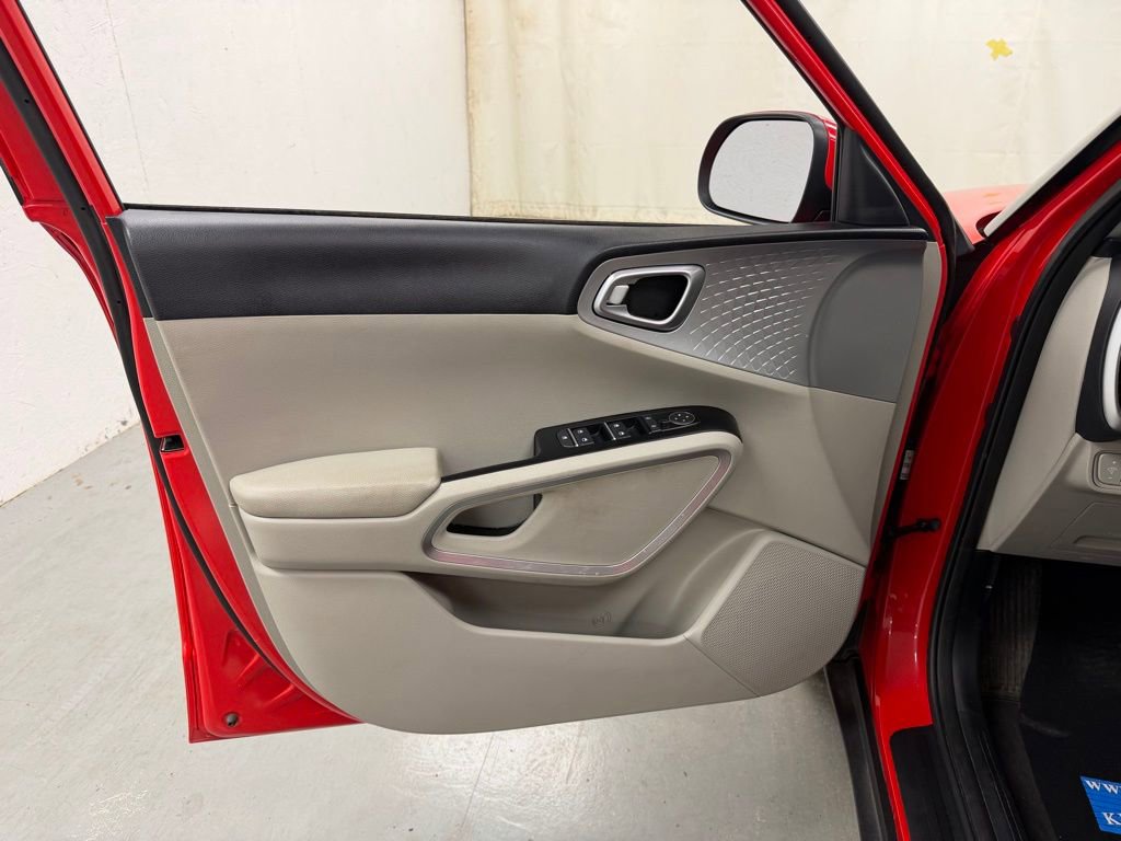 Used 2024 Kia Soul LX image 17