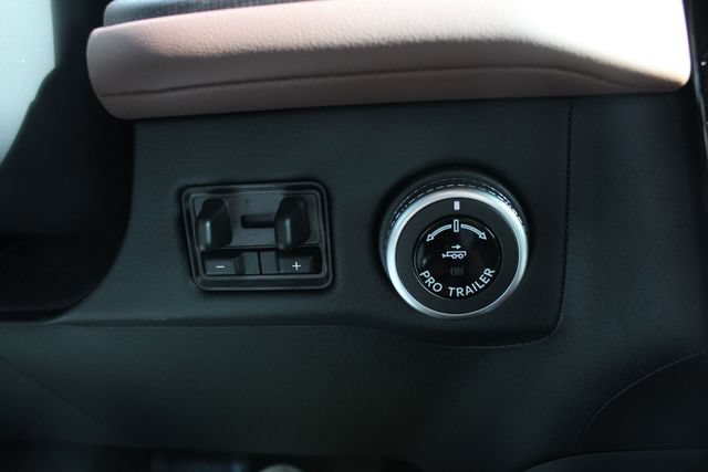 New 2027 Lincoln Navigator Reserve AWD/4WD image 13