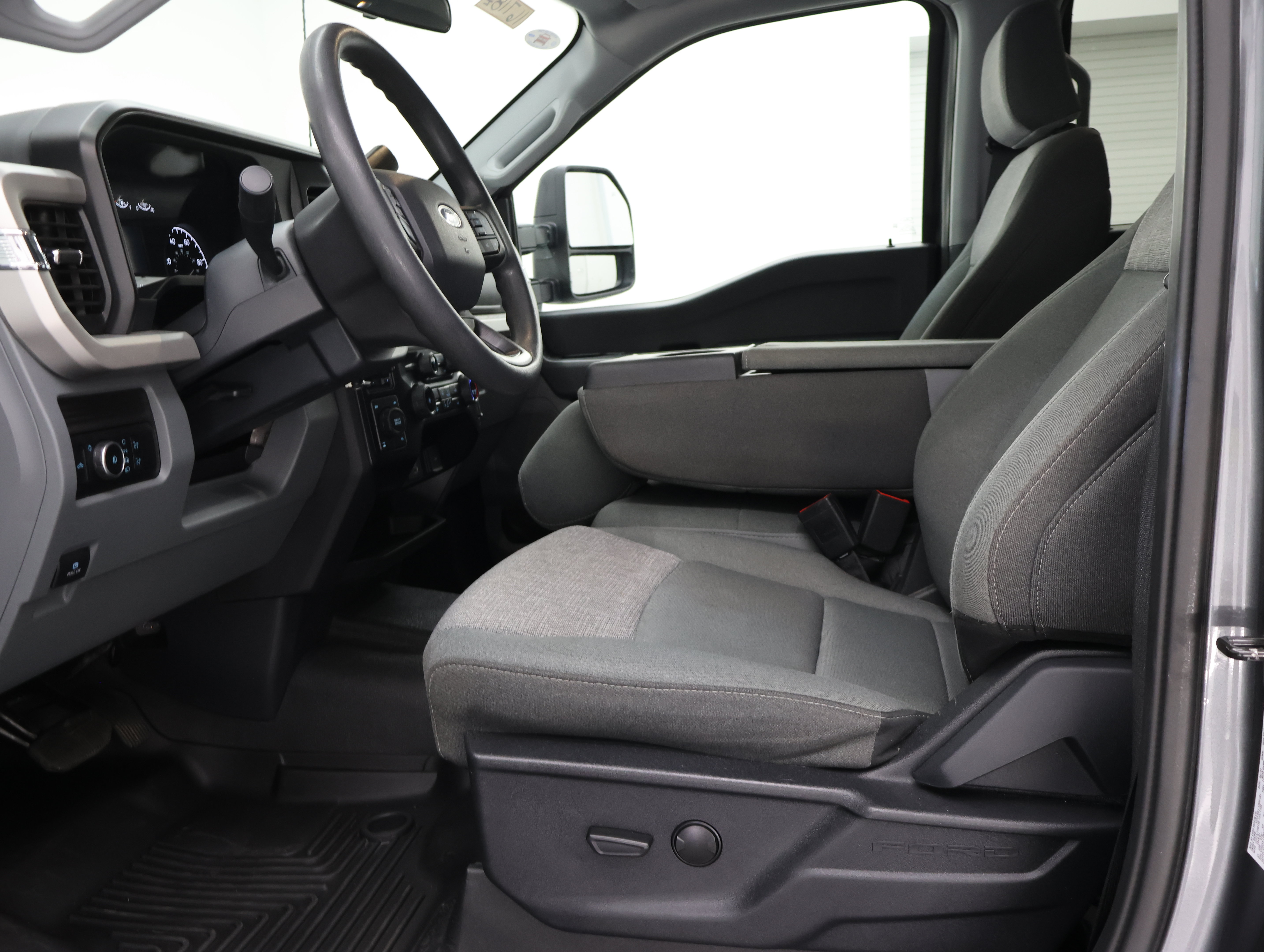 Used 2024 Ford F250 XLT AWD/4WD image 8