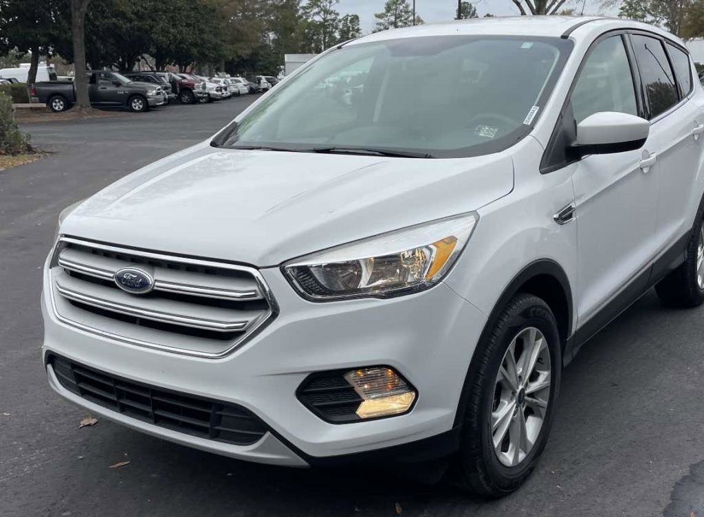 Used 2019 Ford Escape SE image 1