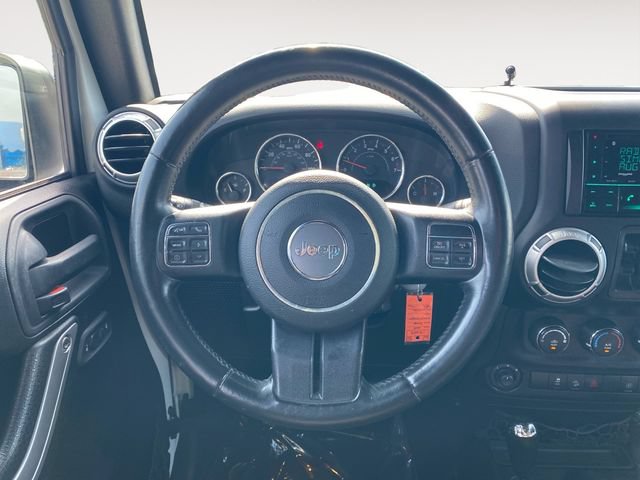 Used 2015 Jeep Wrangler Unlimited Sahara w/ Connectivity Group AWD/4WD image 12