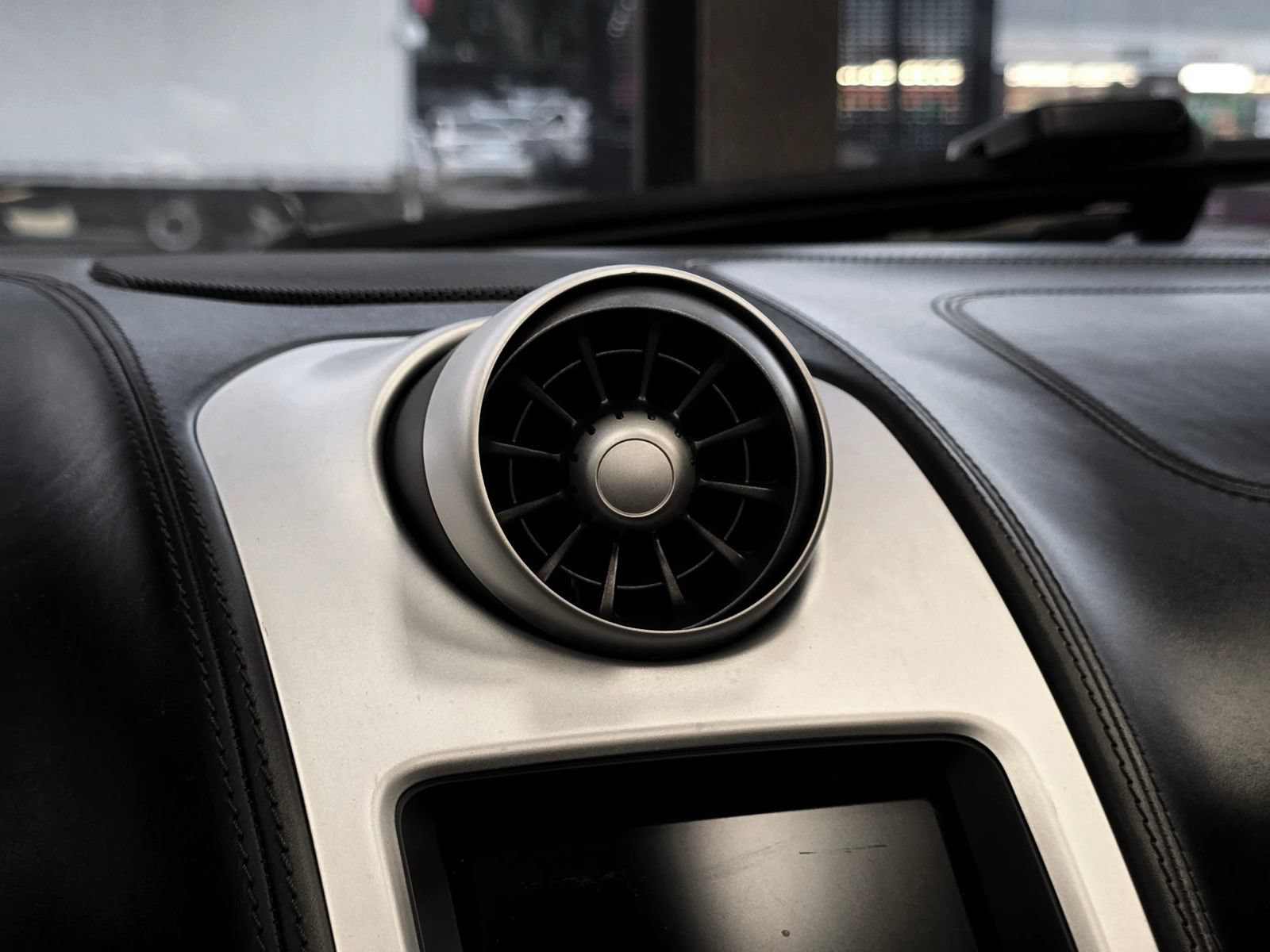 Used 2015 McLaren 650S Spider RWD image 34
