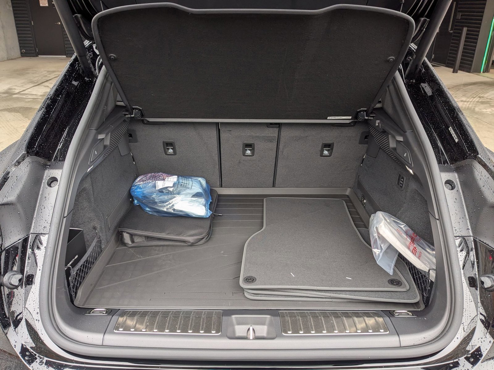 New 2026 Porsche Macan 4 Electric image 23